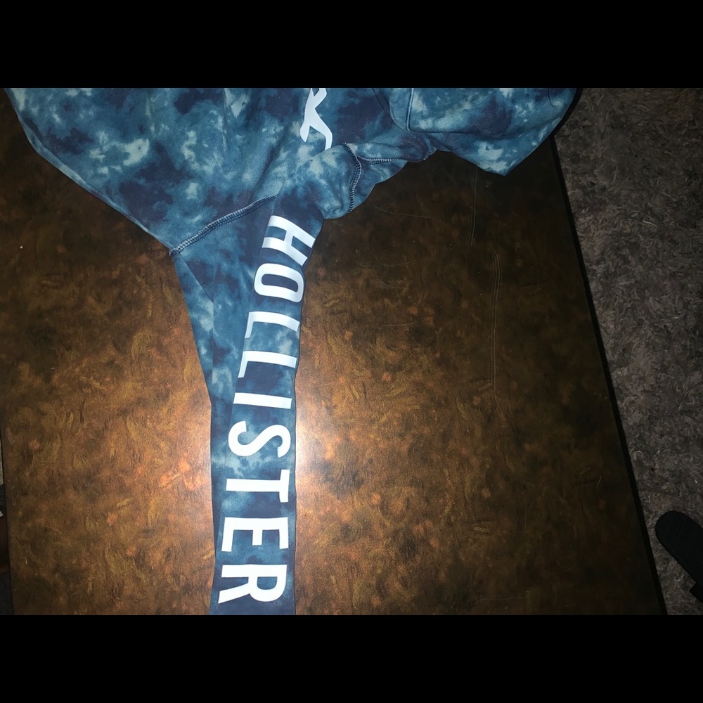 Blue Hollister sweater never worn